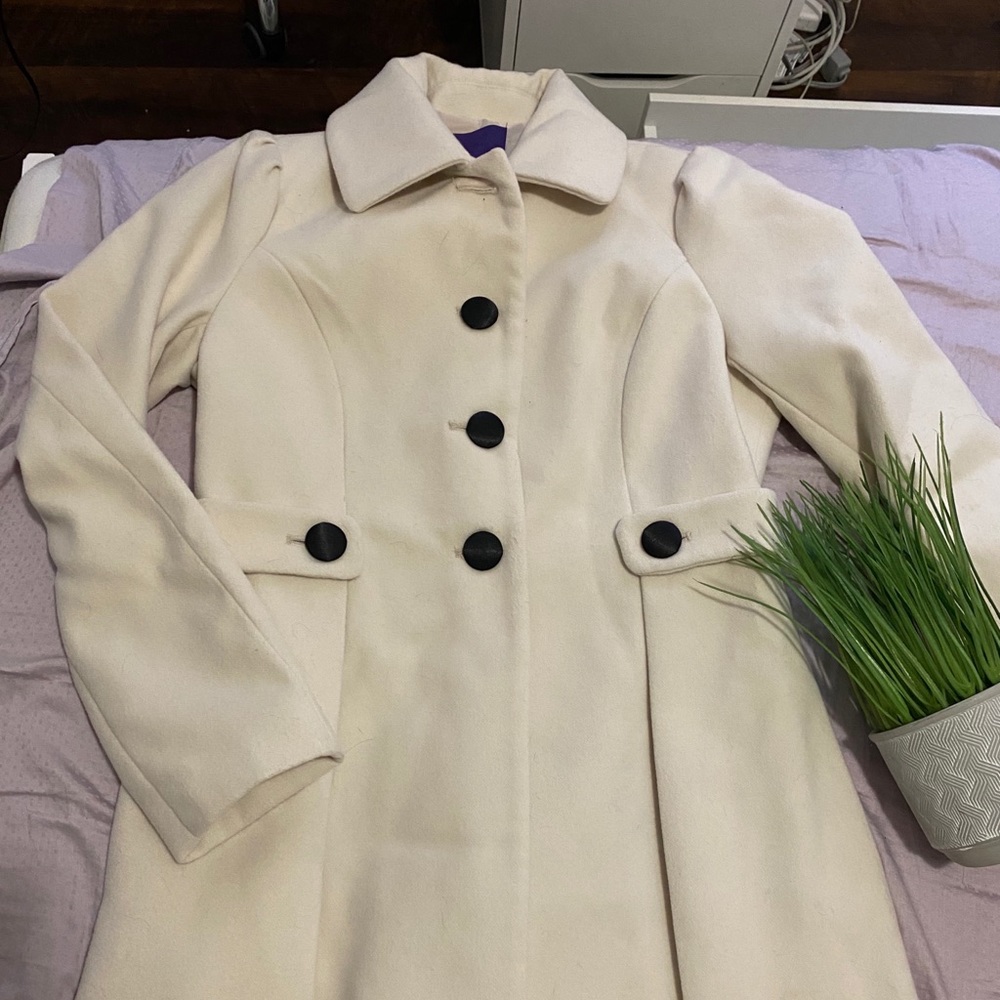 Classy cute coat from Forever 21 !